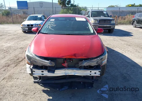 2021 Toyota Corolla Le z USA, uszkodzony, nr VIN 5YFEPMAE9MP194591